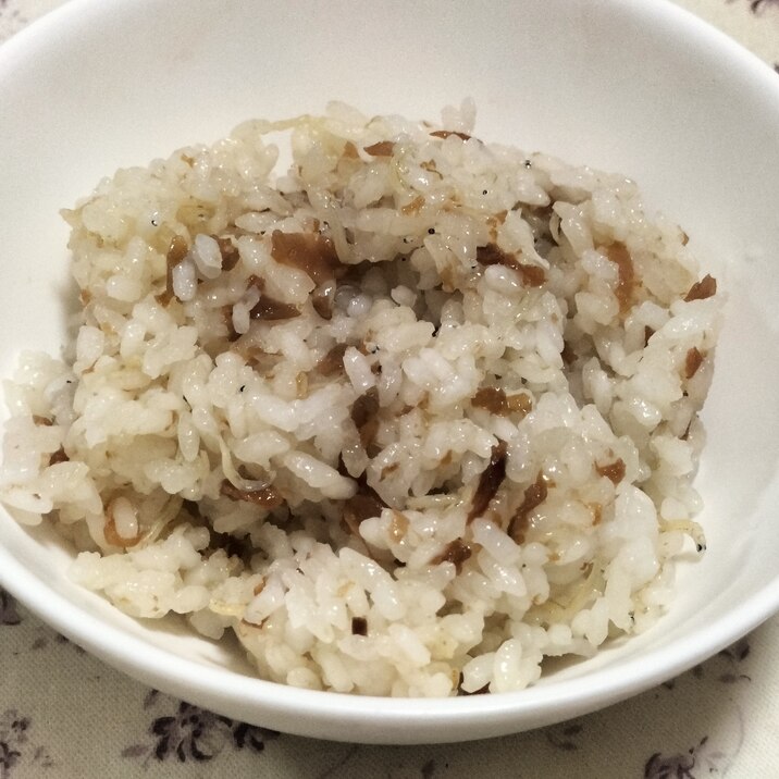 炊飯器で簡単作り置き♪ちりめんじゃこと梅のおこわ